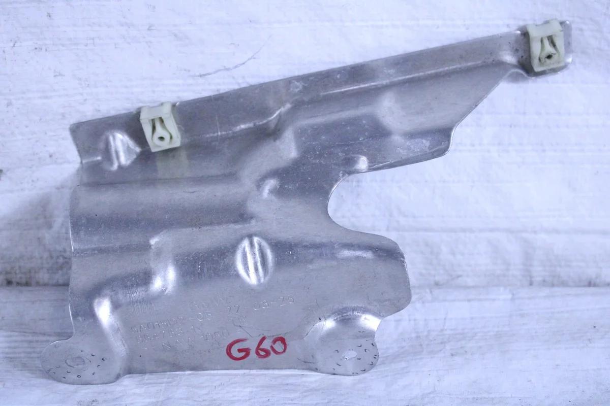 BMW 5 G60 G68 Hitzeschutz Mitte Rechts