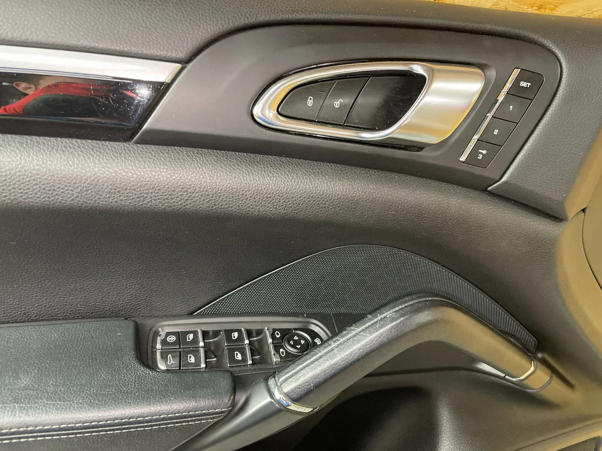 Porsche Cayenne 92A deurpaneel links voor image 6