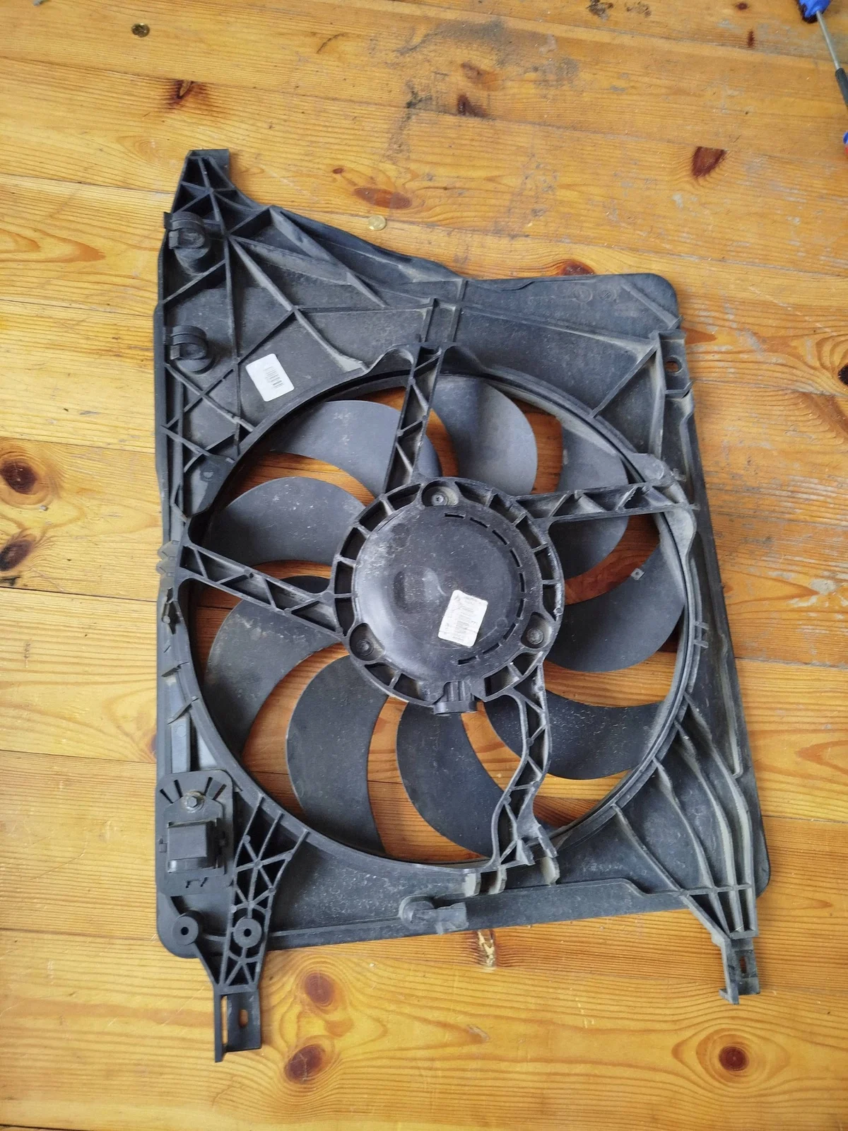 Ventilateur de radiateur Nissan 21483-BB50A