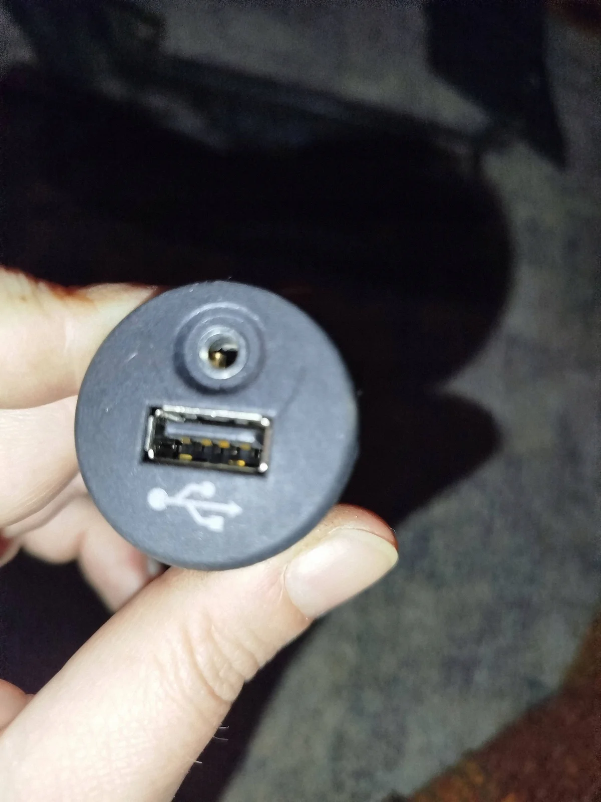 Gniazdo USB Nissan Qashqai+2 E9T400F13 image 4