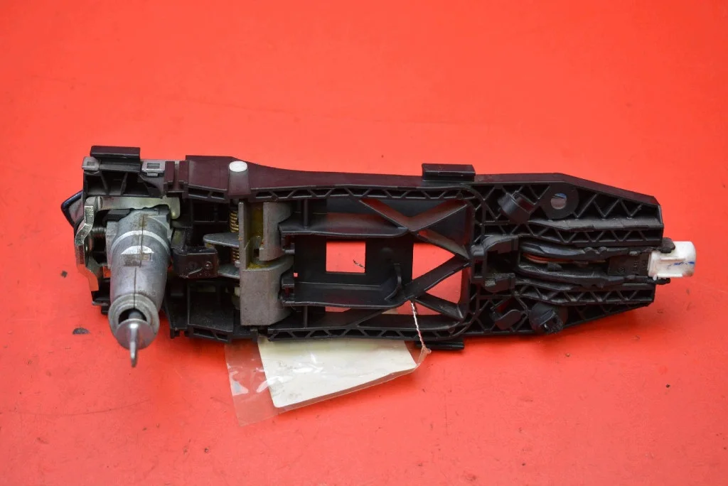 Front Left Door Handle Keyless 8V0837885 image 4
