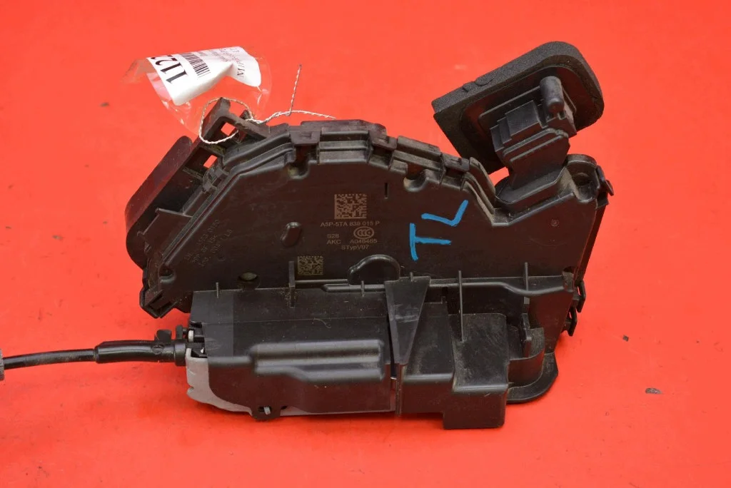 Cerradura Puerta Trasera Izquierda Skoda Octavia IV
