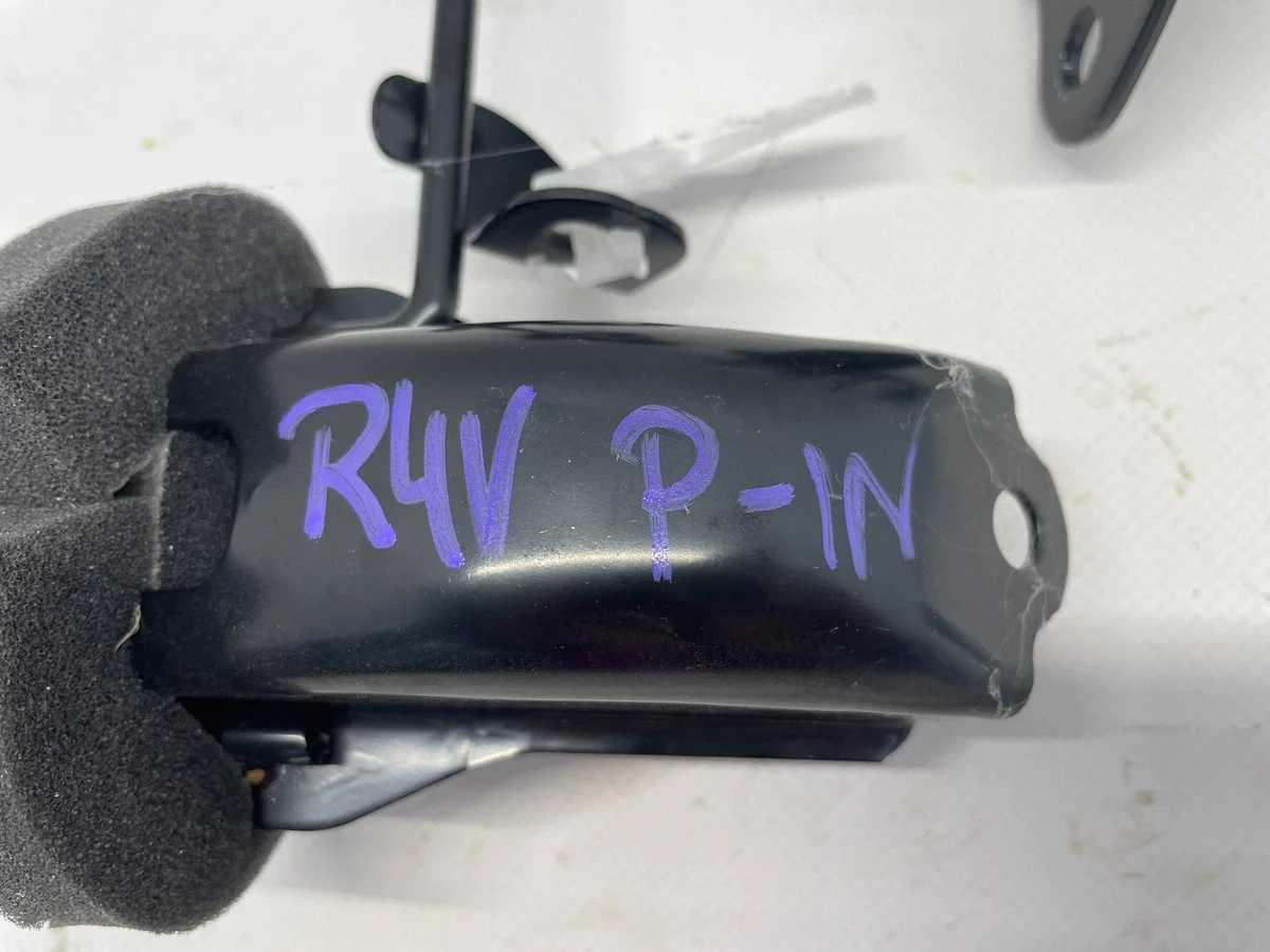 RAV4 V ISOFIX-kiinnike, käytetty image 6