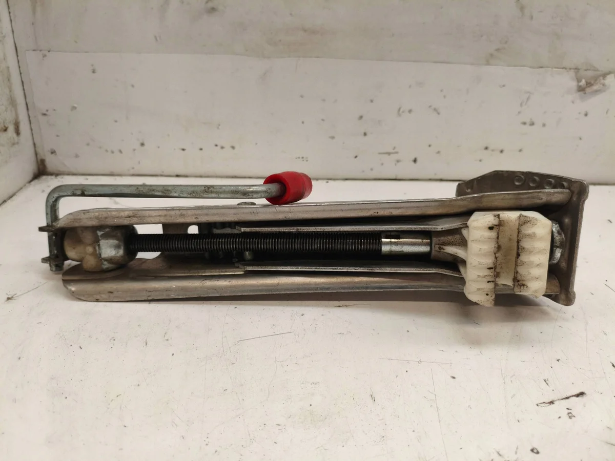 Audi A4 S4 B5 Levier Cric 8D0011031D image 6