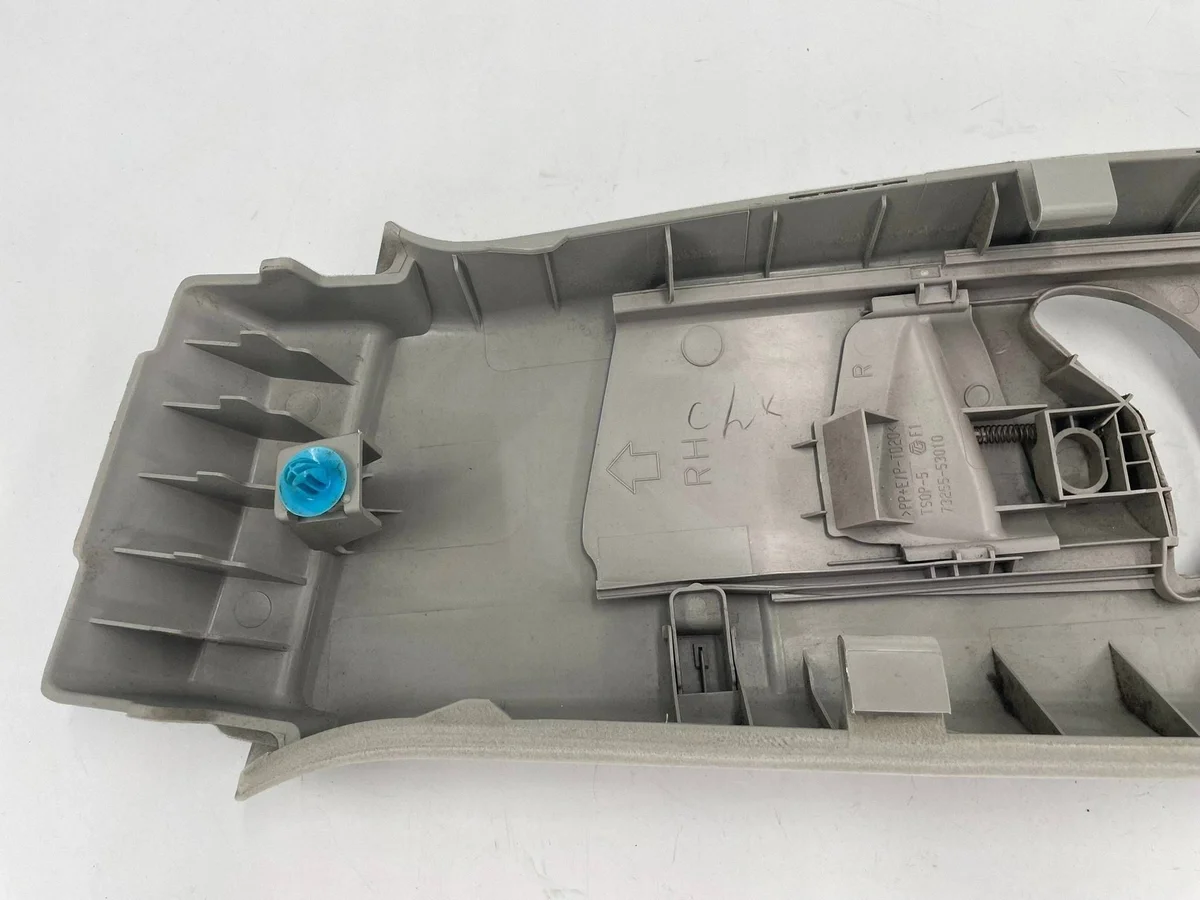 Toyota Prius XW30 Cache montant B 6241047081 image 6