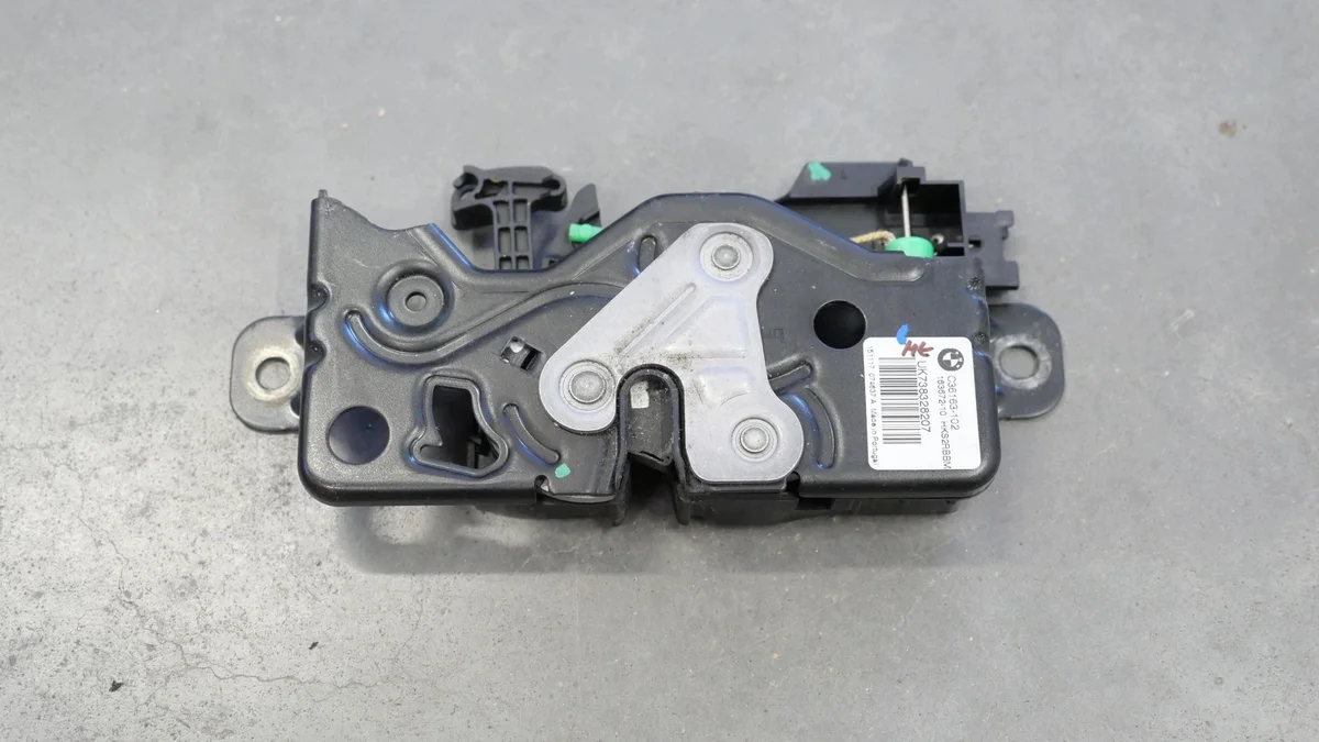 BMW F40 F48 F70 Serratura Bagagliaio 7383282