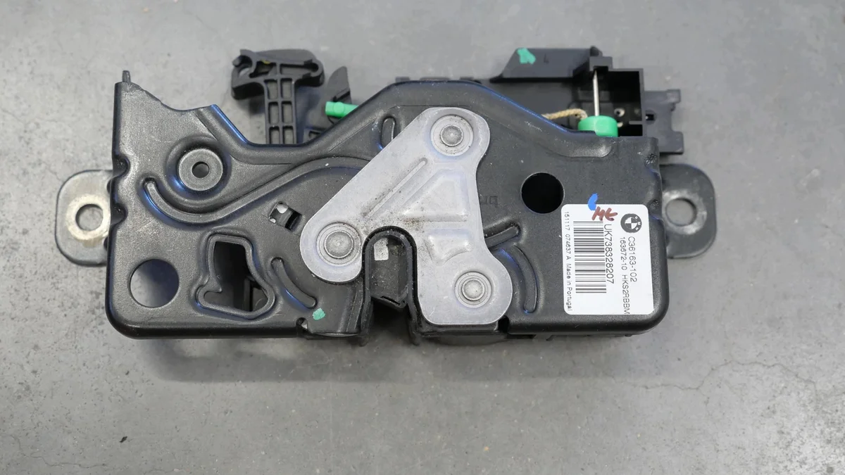 BMW Trunk Latch 7383282 BP1 Used image 4