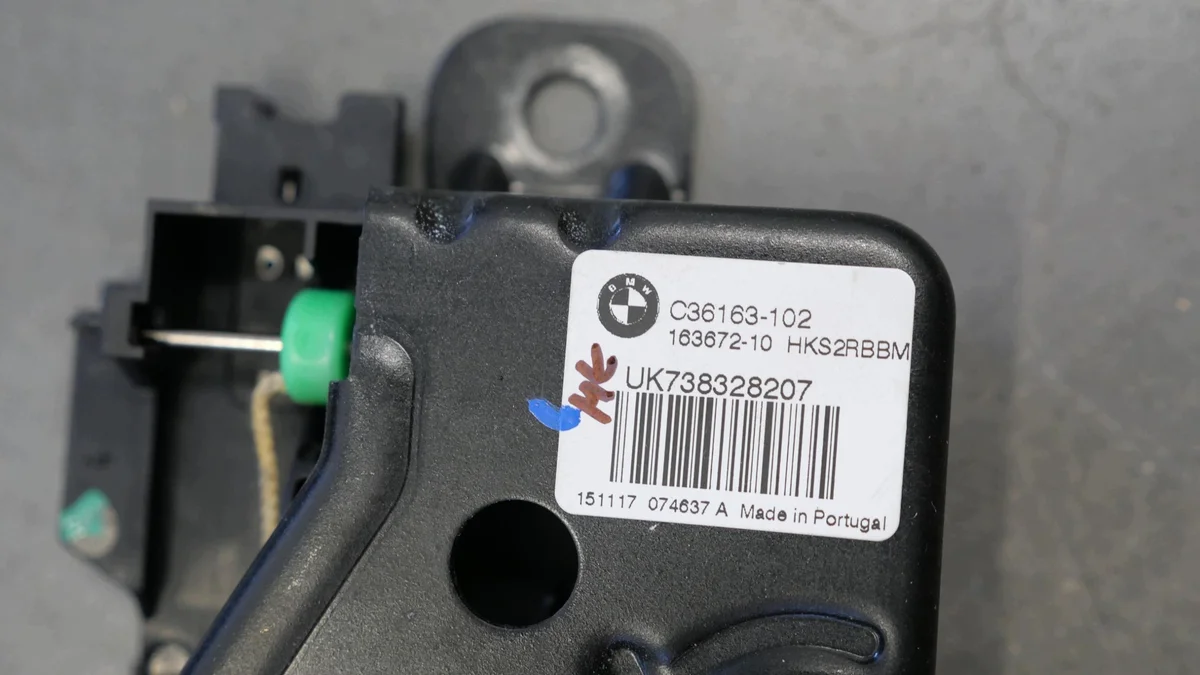 BMW Trunk Latch 7383282 BP1 Used image 5