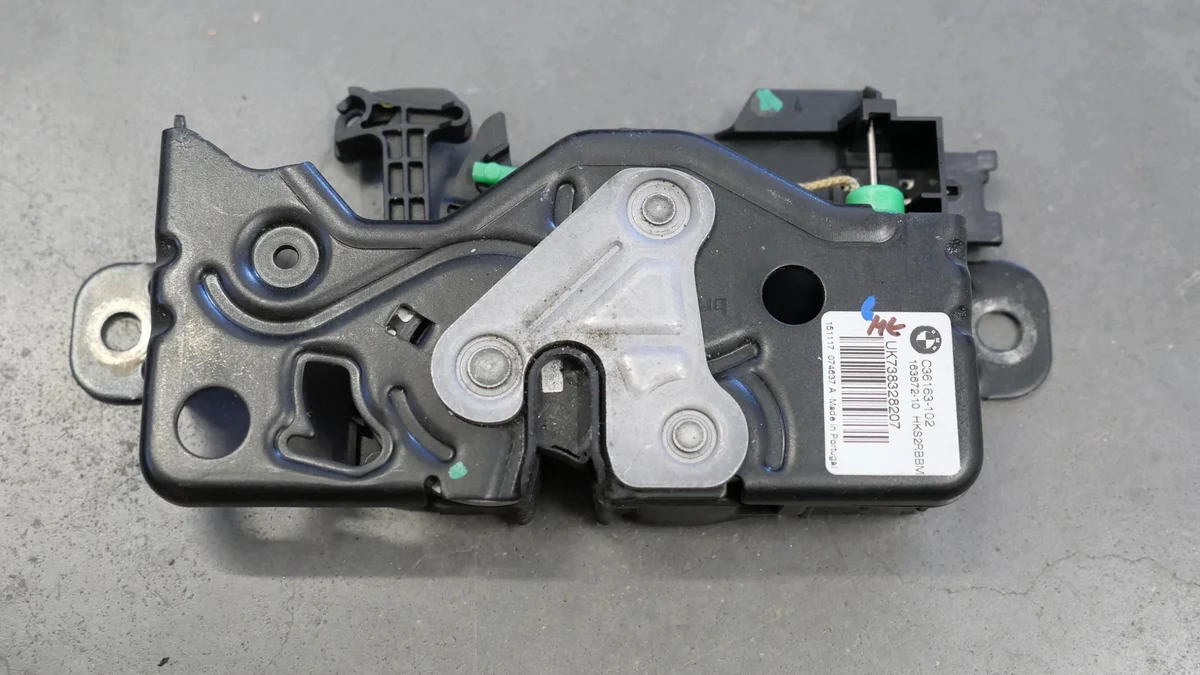 BMW Trunk Latch 7383282 BP1 Used image 6