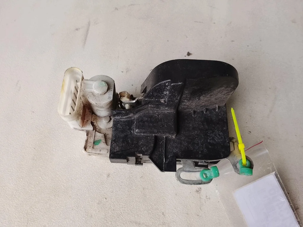 Alfa Romeo GT Left Front Door Lock 6 Pin Used