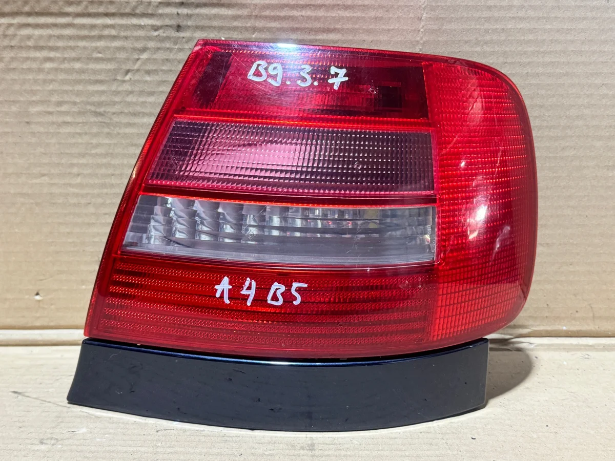 Lampada posteriore destra Audi A4 B5 8D0945096F
