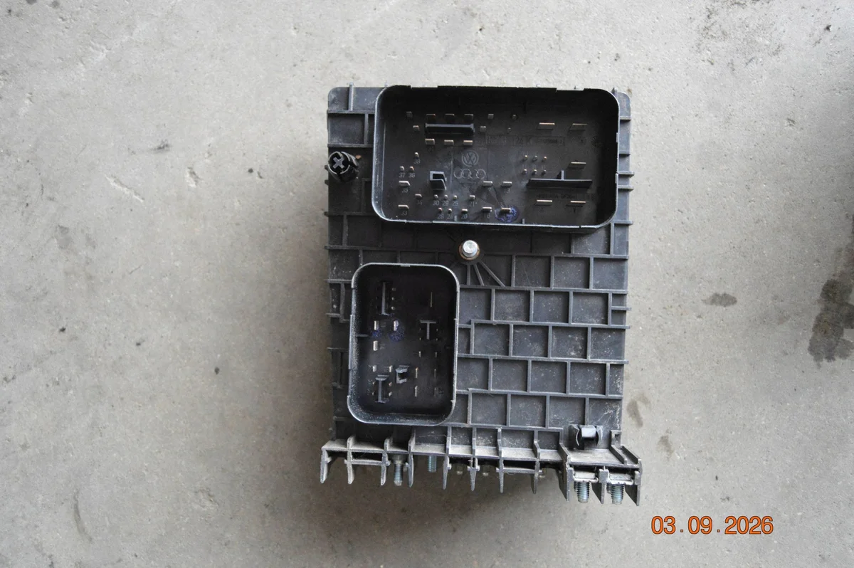 Fuse Box Complete Seat Altea XL 1K0937124K image 3