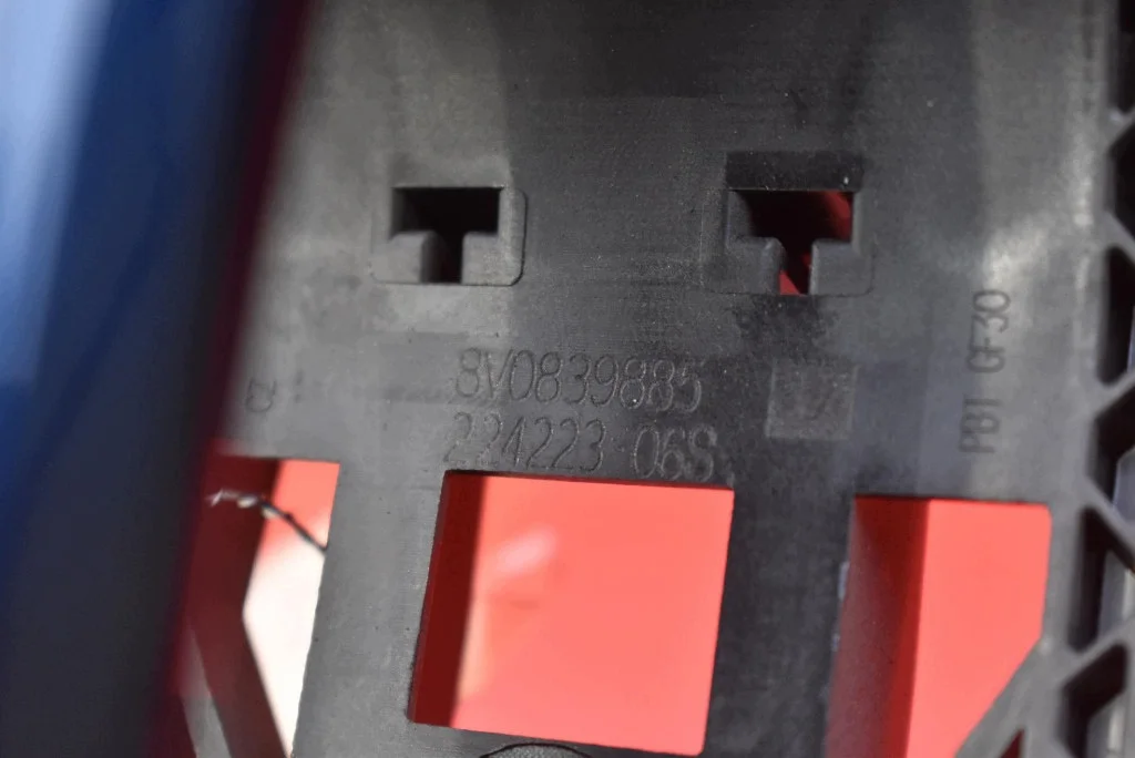 Griff Tür hinten rechts Keyless 8V0839885 image 10