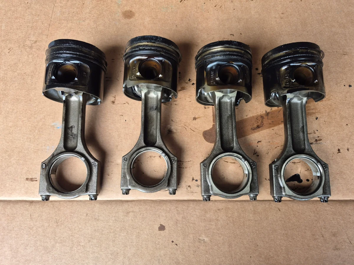 BMW N47D20 vevstake och kolv
