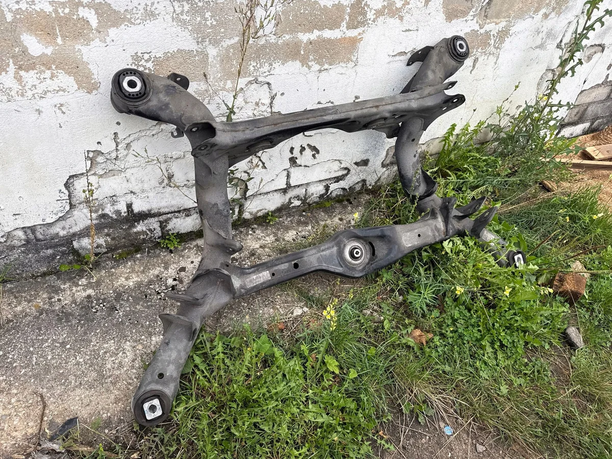 Porsche Macan 95B Soportes Suspensión Trasera image 3