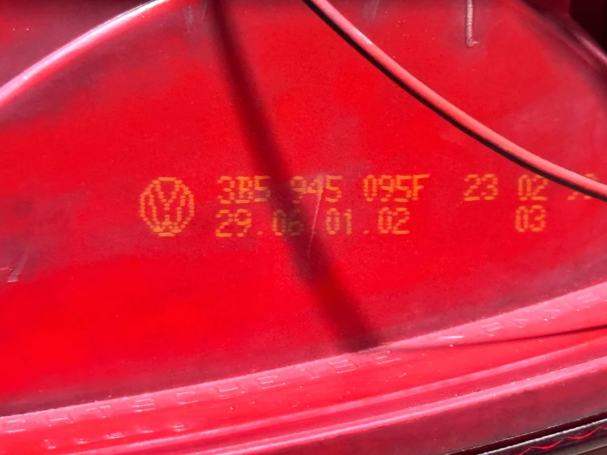 Feu arrière gauche VW Passat B5 Sedan image 4