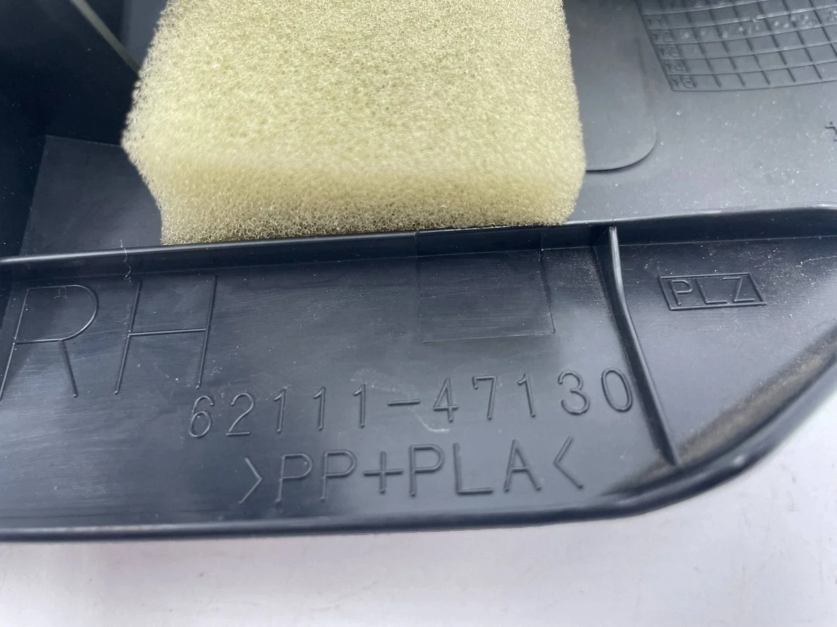 PRIUS III Schwellerverkleidung rechts schwarz image 7