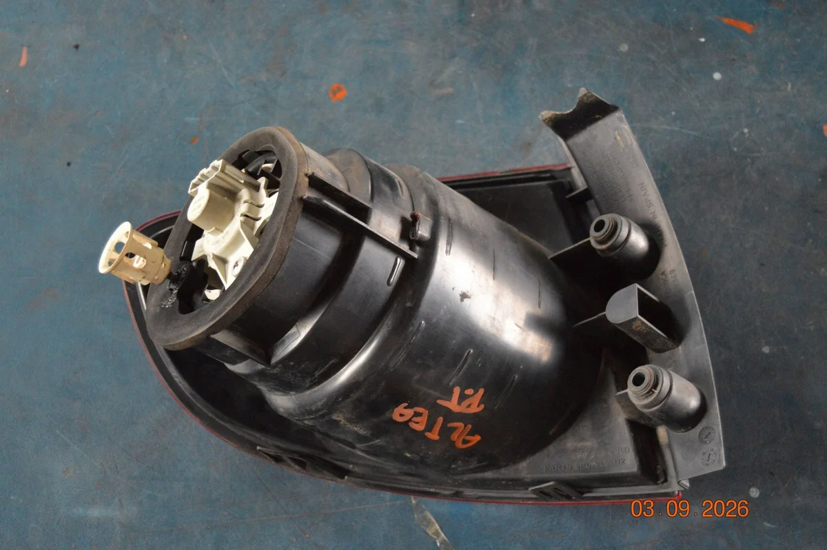 Luz trasera Seat Altea 2010 Derecha OEM image 4