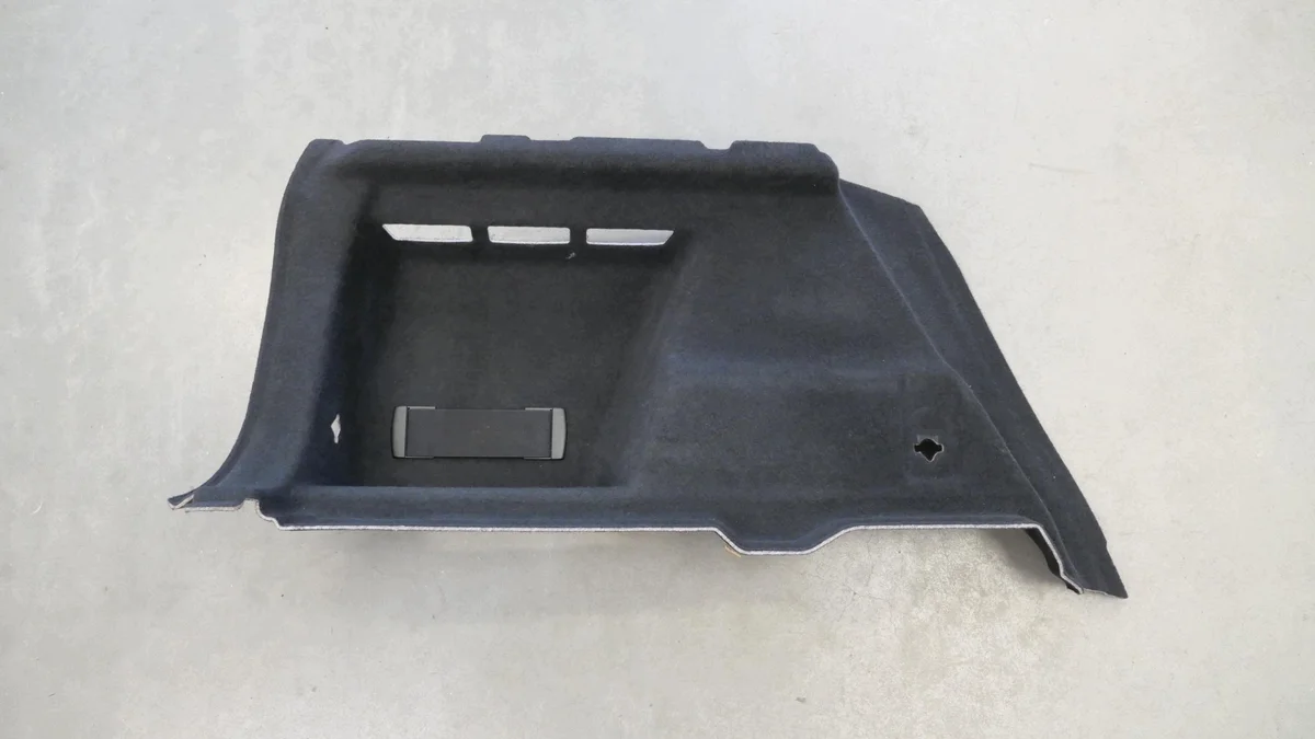 BMW X1 F48 vasen verhoilu 7425643