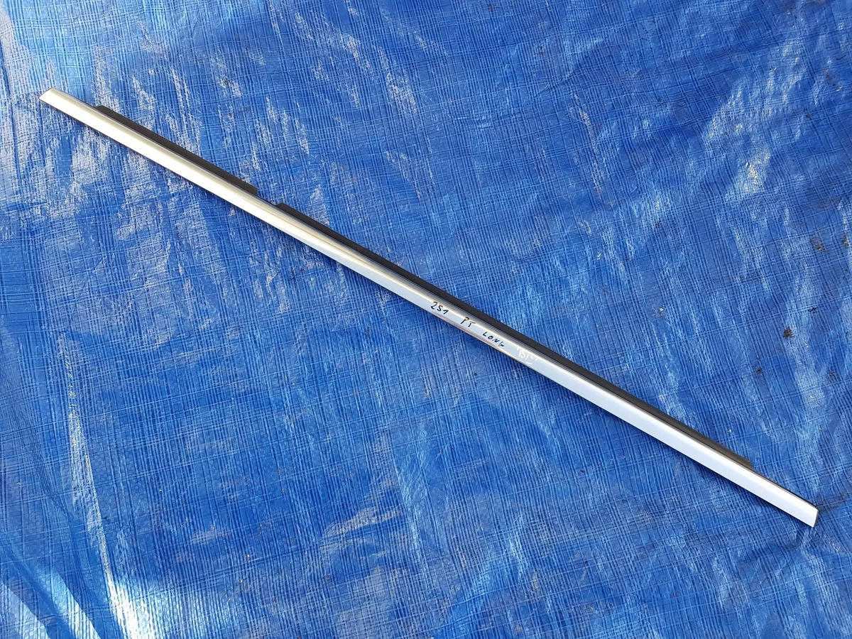 Moldura Cromada Puerta Trasera Derecha Mercedes R W251