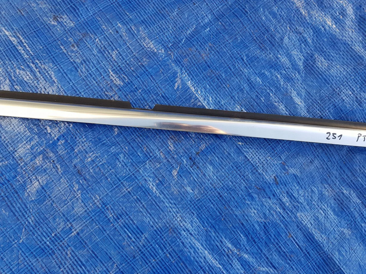 Moldura Cromada Puerta Trasera Derecha Mercedes R W251 image 3