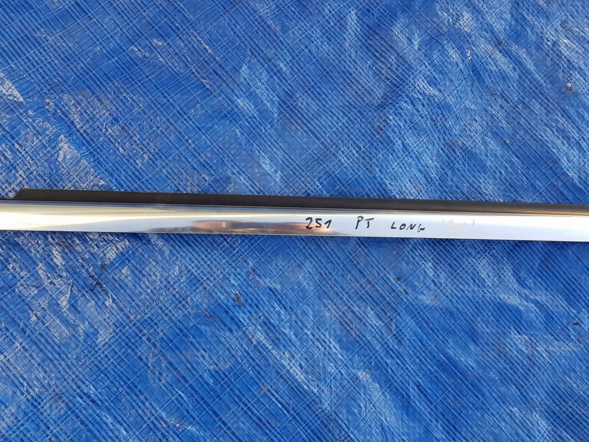 Moldura Cromada Puerta Trasera Derecha Mercedes R W251 image 4