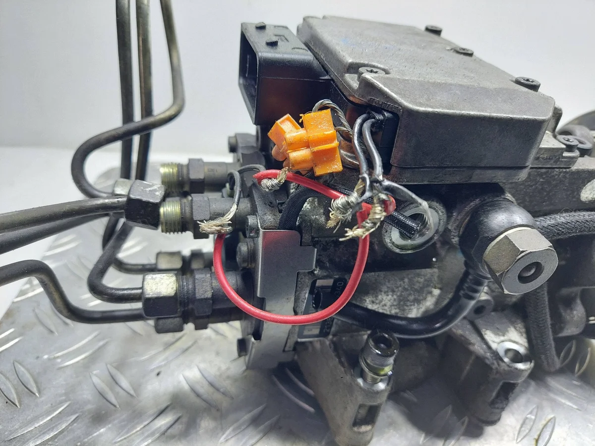 Polttoainepumppu Audi A6 C5 2.5 TDI image 6