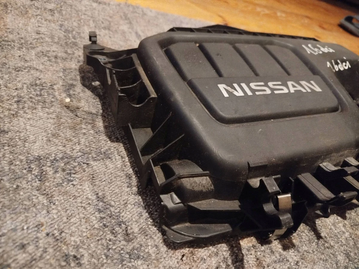 Nissan X-Trail T32 2015 Cubierta Motor Superior image 3