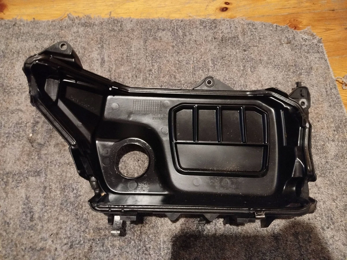 Nissan X-Trail T32 2015 Cubierta Motor Superior image 7