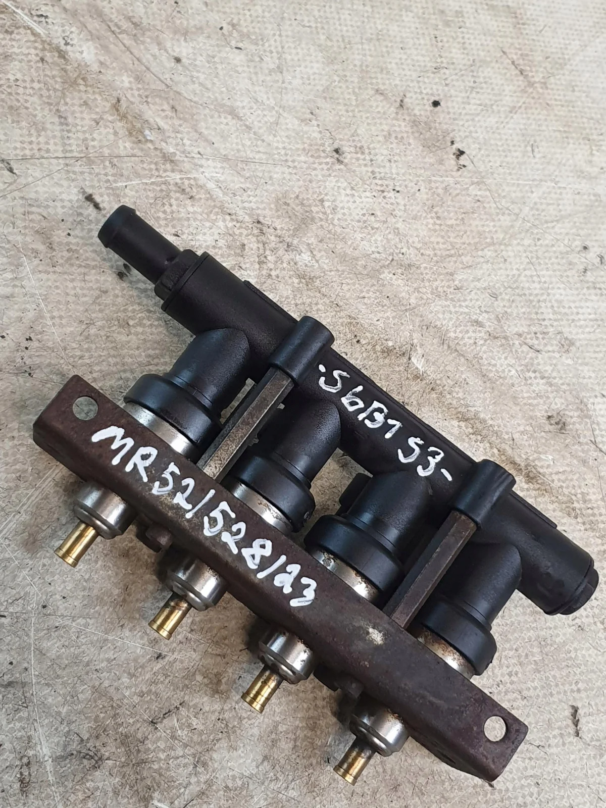 LPG Injector Rail Barracuda 67R-016409