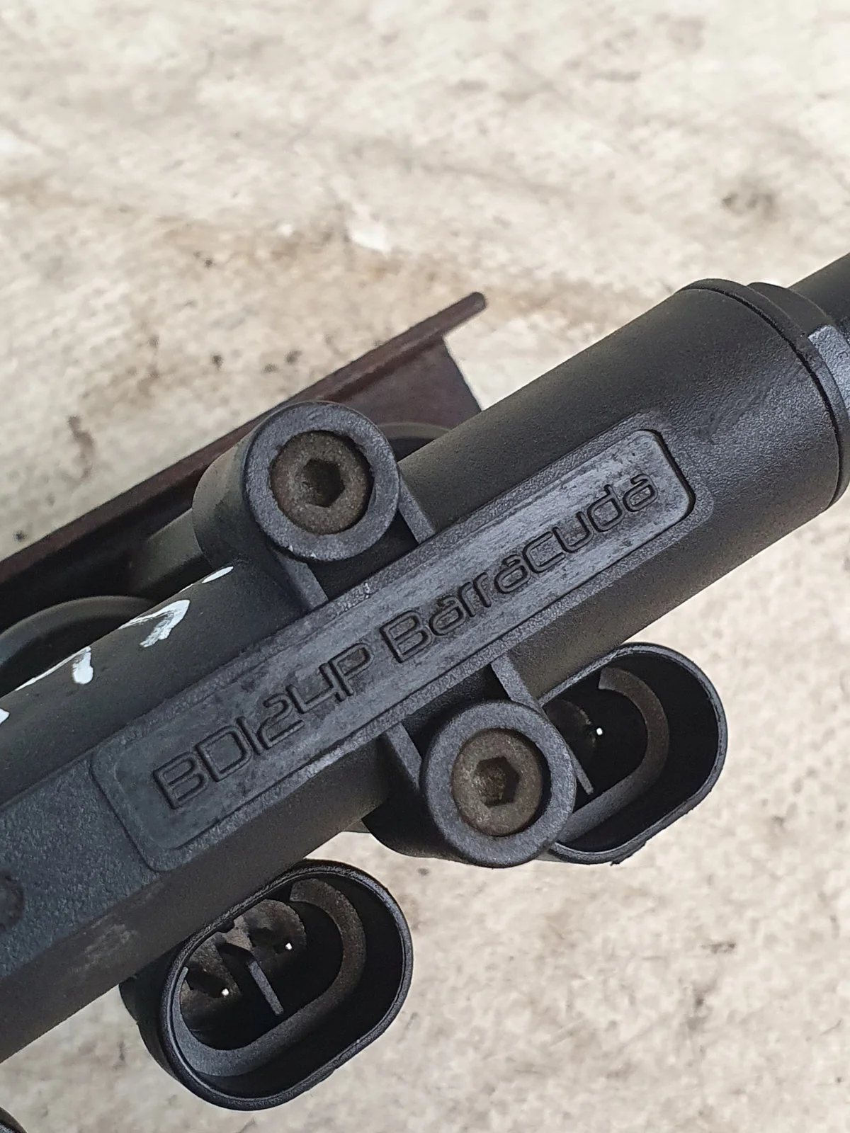 Gasinsprutningslist Barracuda 67R-016409 image 3