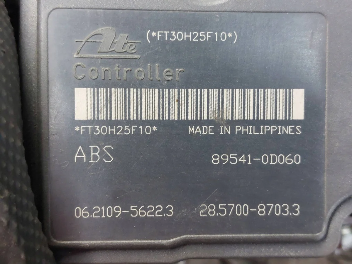 ABS pompunit Toyota Yaris II 44510-0D110 image 4