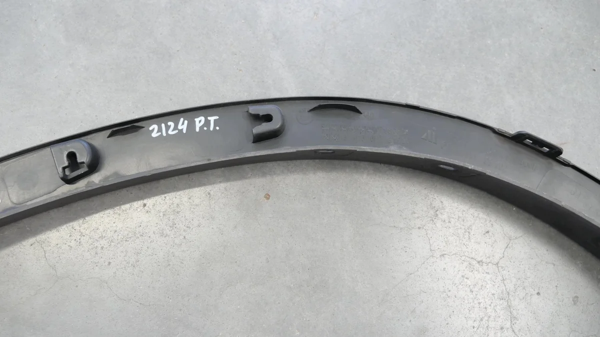 BMW X1 F48 Kotflügelverkleidung rechts hinten image 8