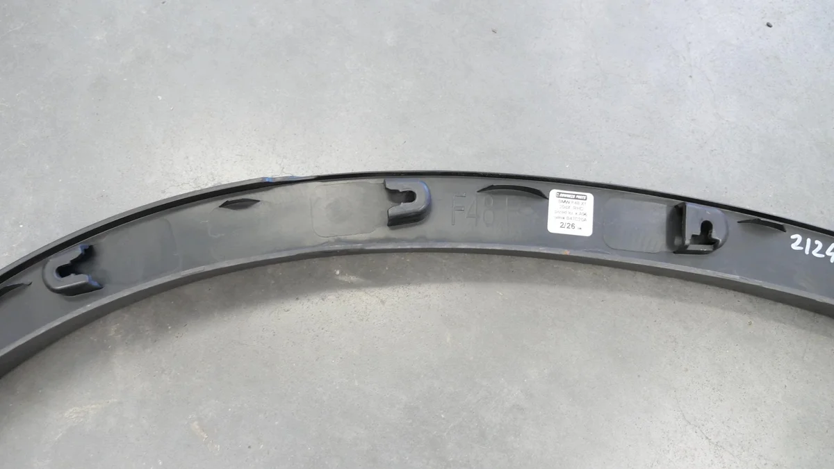 BMW X1 F48 Kotflügelverkleidung rechts hinten image 9