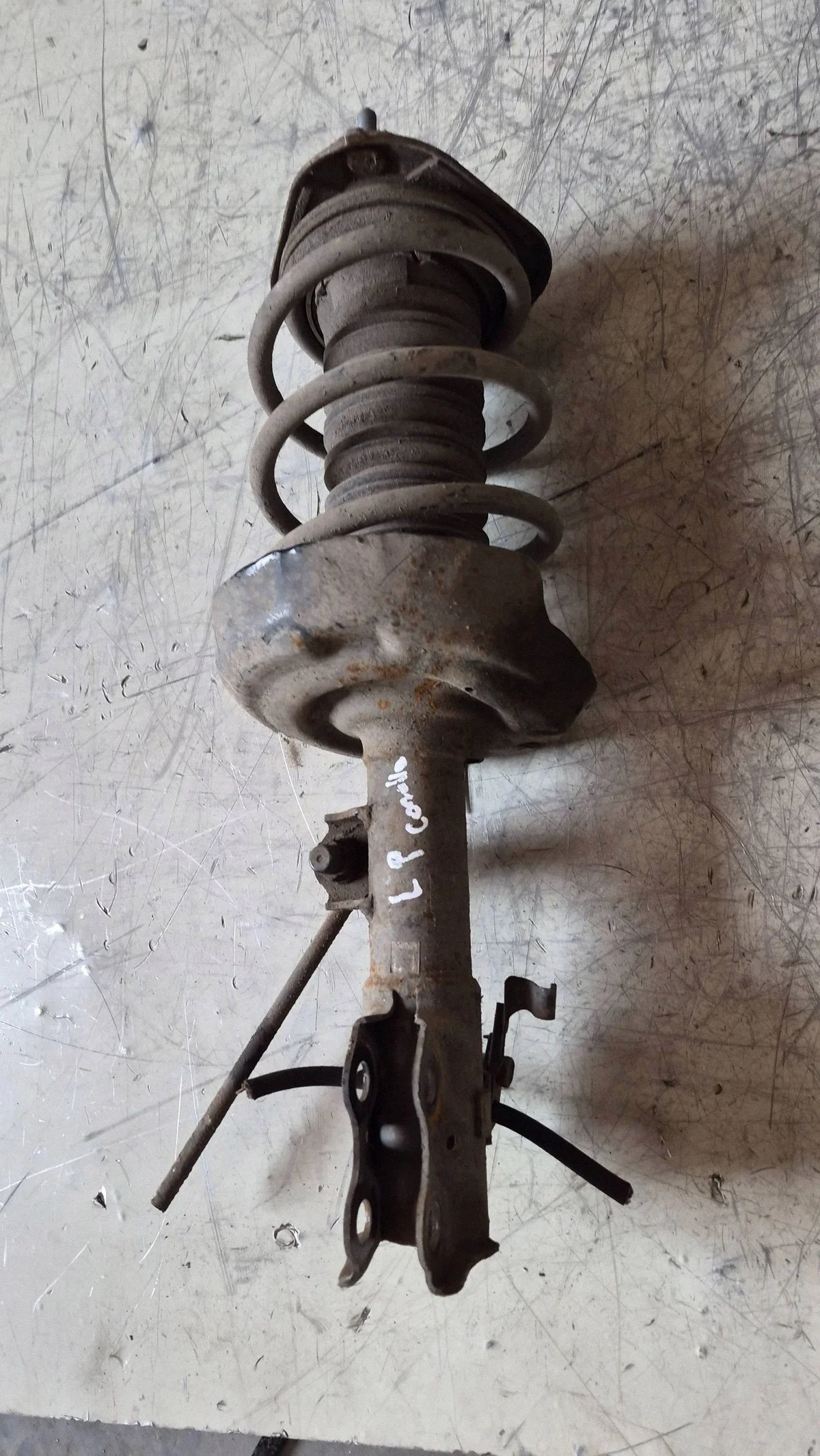 Schokdemper links voor Toyota Corolla E210 image 3