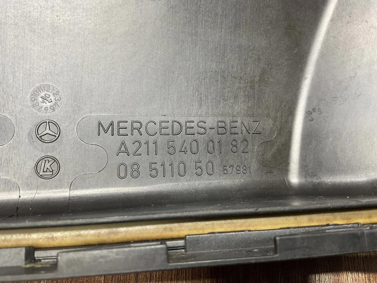 Säkringsboxlock Mercedes E-Klass W211 A2115400182 image 7