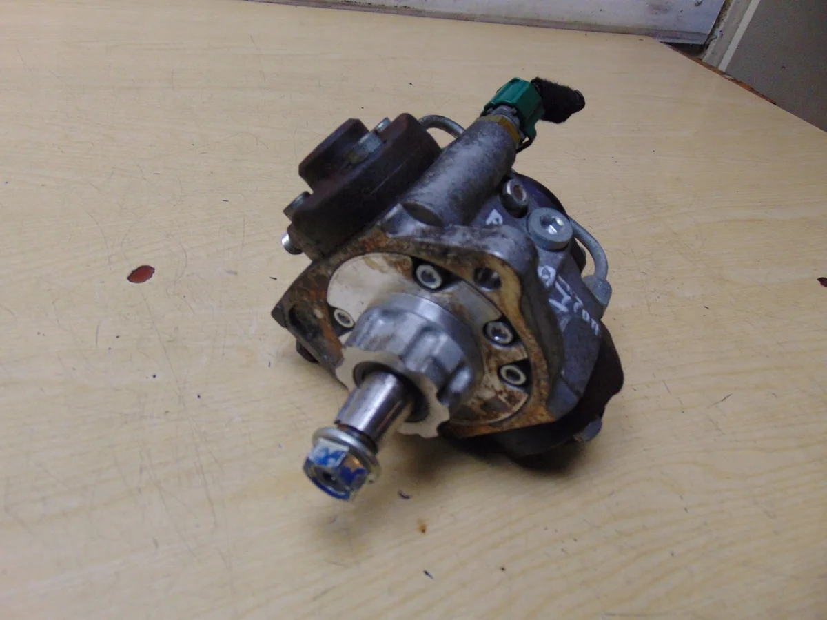 Pompe haute pression Opel Astra 1.7 CDTI image 3