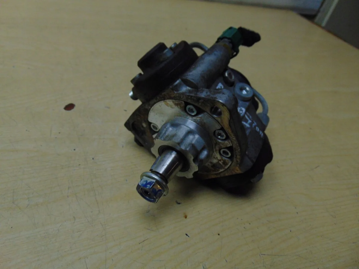 Pompe haute pression Opel Astra 1.7 CDTI image 4