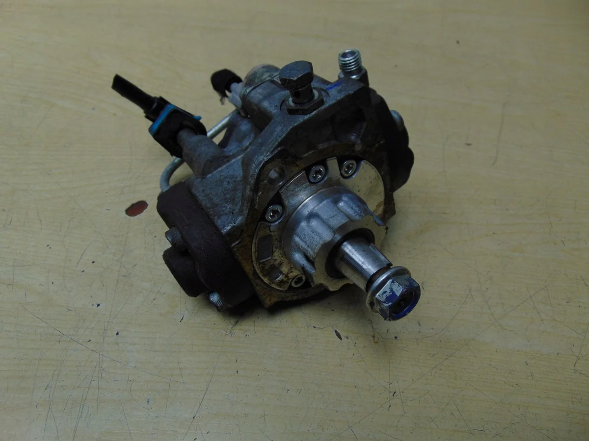 Pompe haute pression Opel Astra 1.7 CDTI image 9