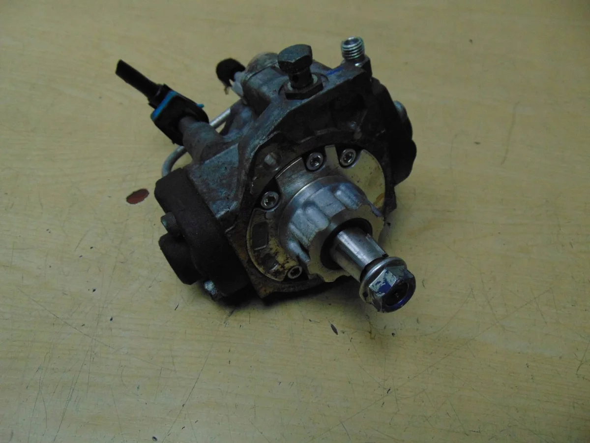 Pompe haute pression Opel Astra 1.7 CDTI image 10