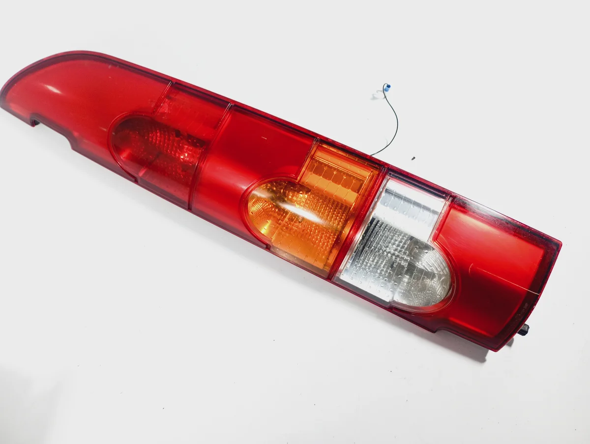 Luz trasera derecha Renault Kangoo 1 02-08 image 3