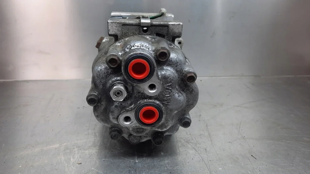 Compressor AC Volvo S40 V50 2.0D Usado image 4