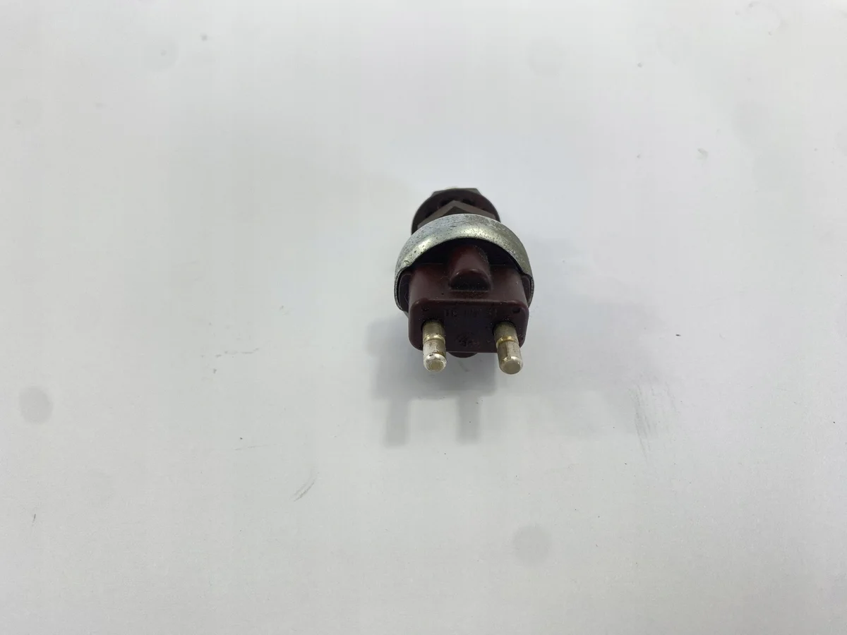 Sensor de Freio Mercedes W116 R107 Usado image 3