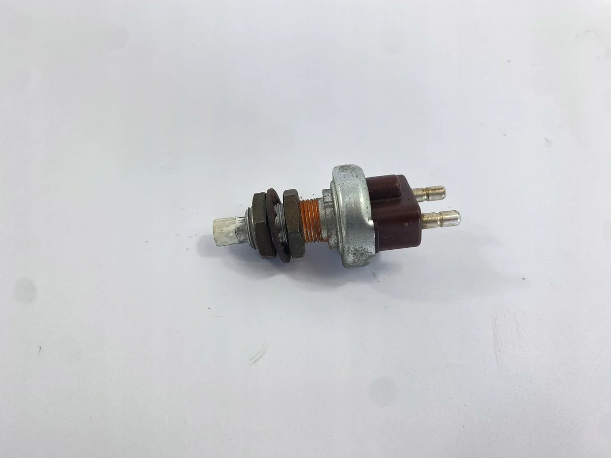 Sensor de Freio Mercedes W116 R107 Usado image 4