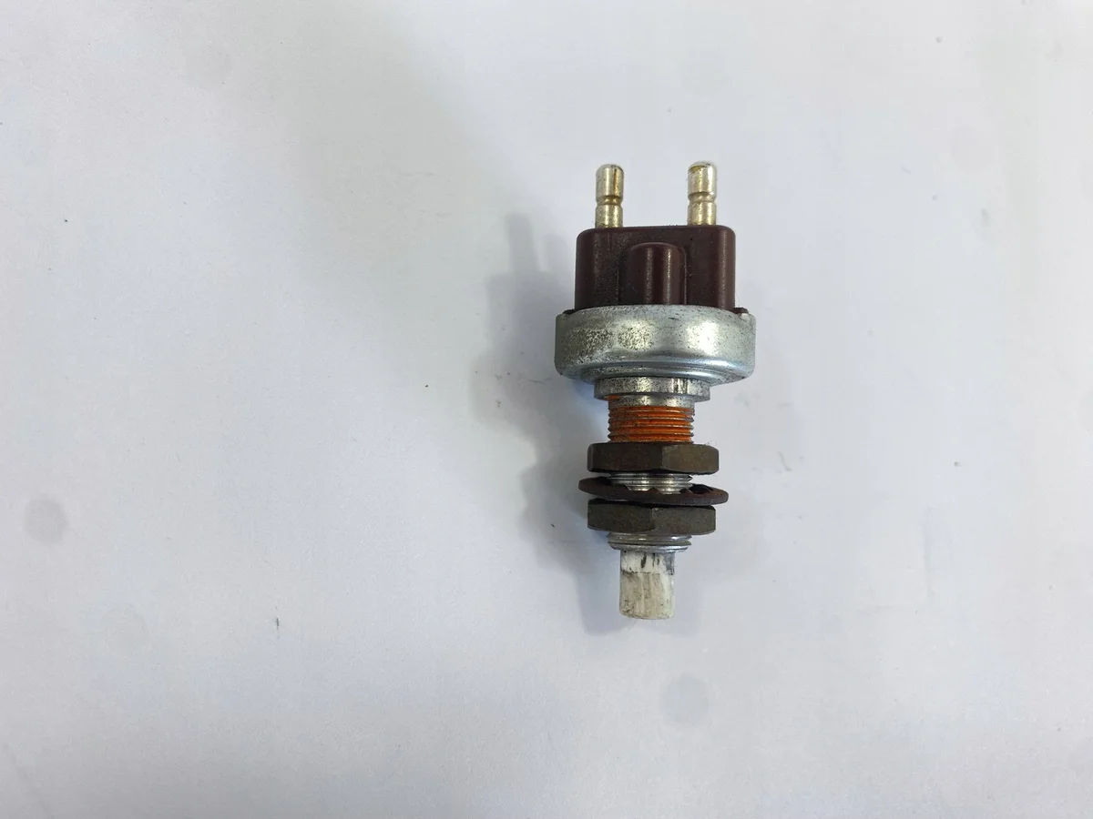 Sensor de Freio Mercedes W116 R107 Usado image 5