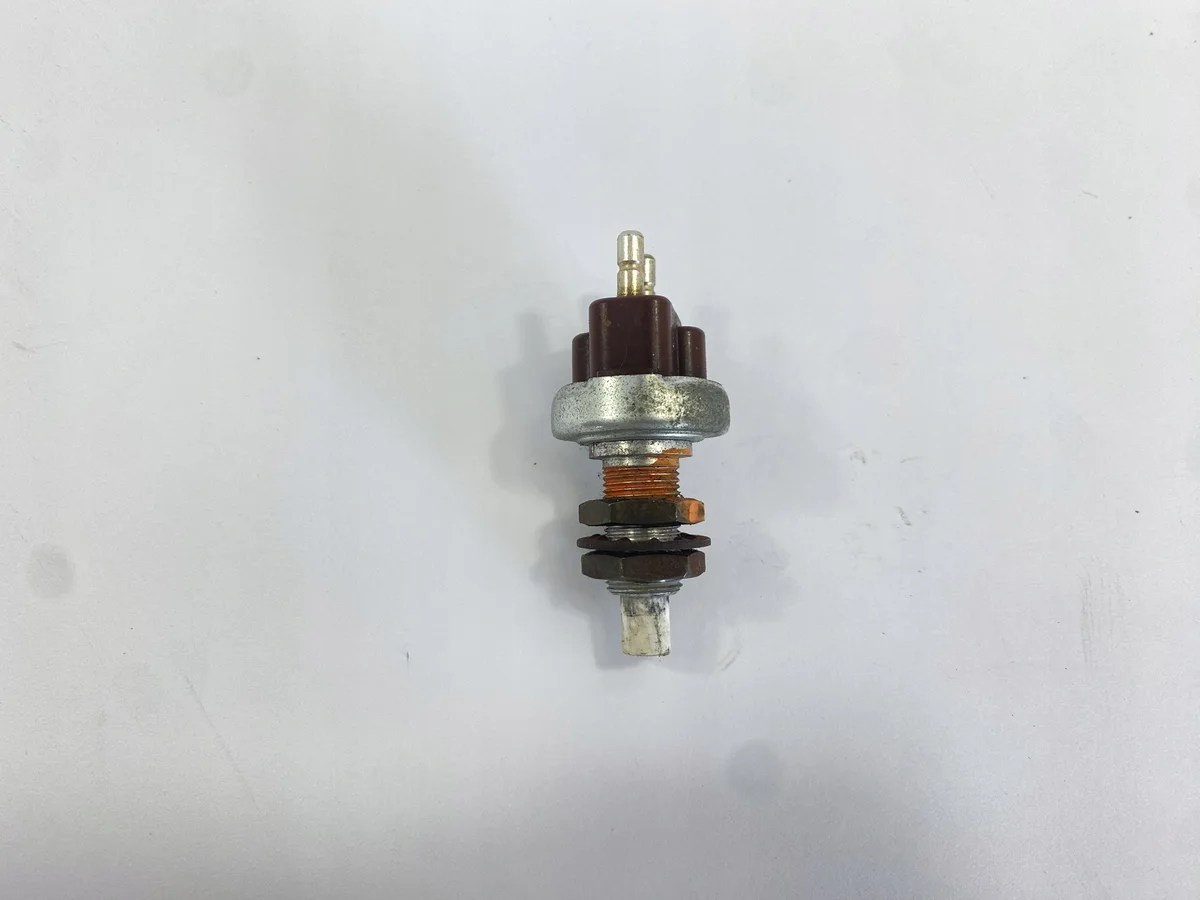 Sensor de Freio Mercedes W116 R107 Usado image 6