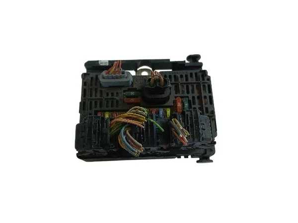 Boîtier de fusibles Peugeot 407 9661682580