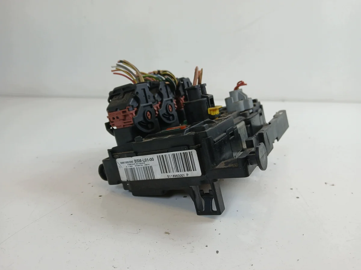 PEUGEOT 407 Sicherungskasten 9661682580 image 3