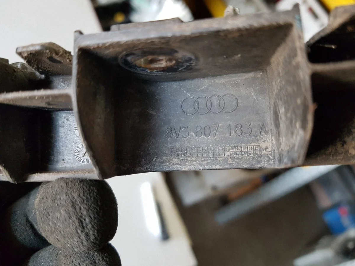 Audi A3 8V Stötfångarfäste Vänster Fram image 3