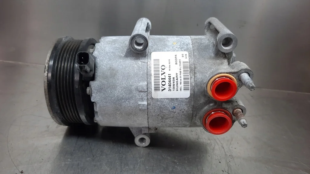 Compressor AC Volvo V40 II 1.6T Usado image 4